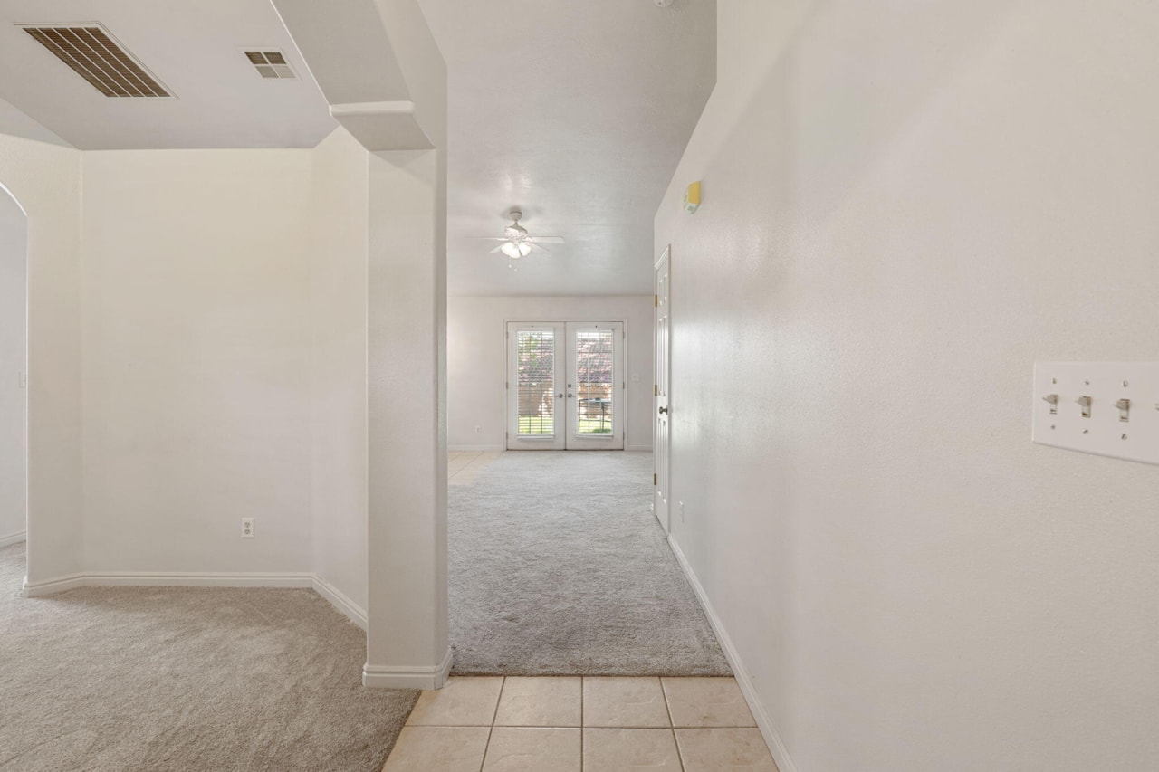 1305 N Royal CIR St George, UT 84770 home for sale, MLS#25-266846 - Erika Rogers Photo 6