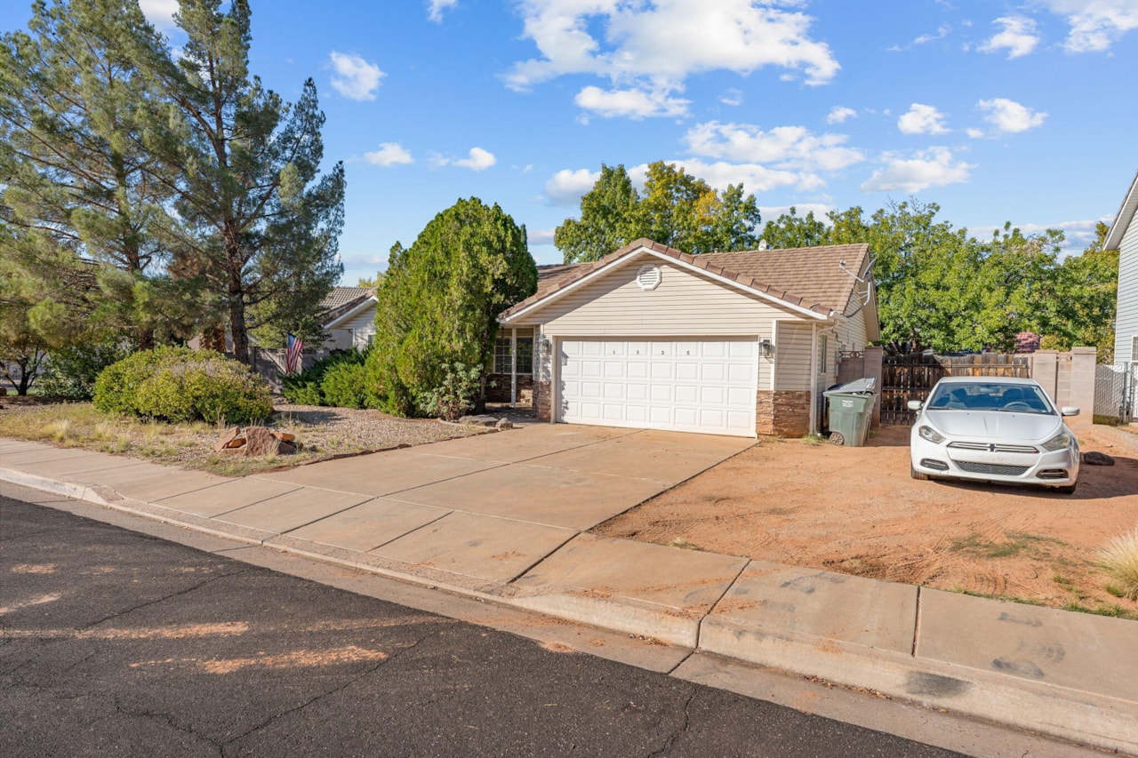 1305 N Royal CIR St George, UT 84770 home for sale, MLS#25-266846 - Erika Rogers Photo 30