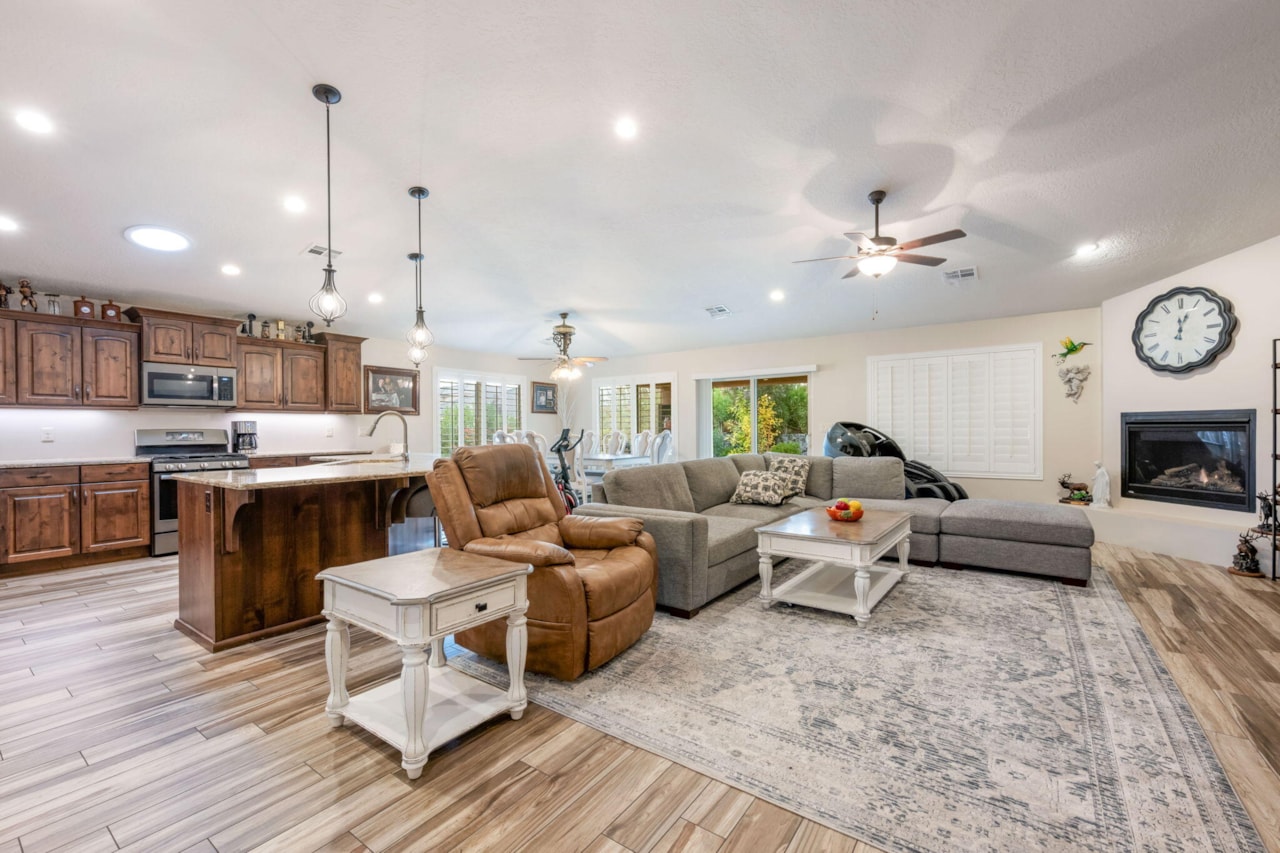 4047 S 890  E Washington, UT 84780 home for sale, MLS#25-266874 - Erika Rogers Photo 3