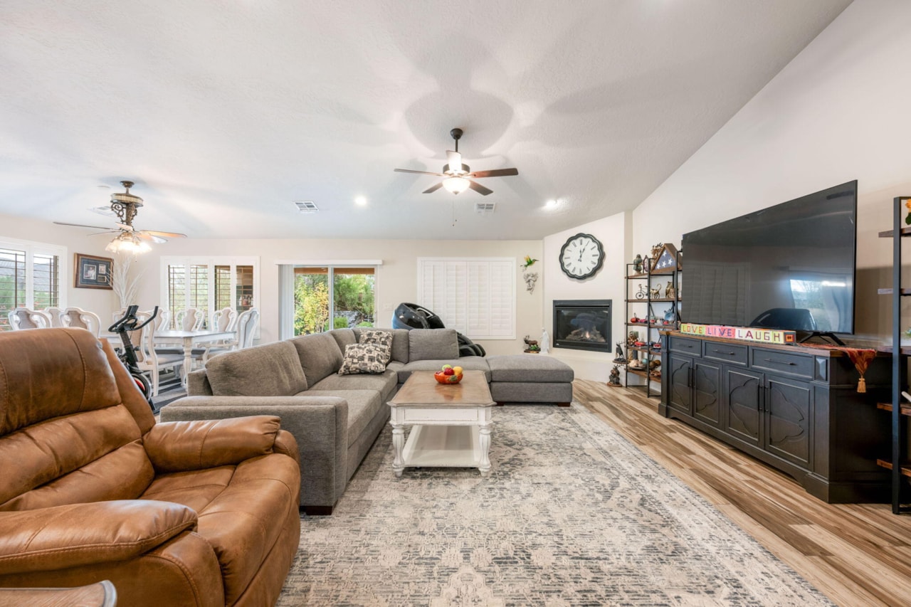 4047 S 890  E Washington, UT 84780 home for sale, MLS#25-266874 - Erika Rogers Photo 4