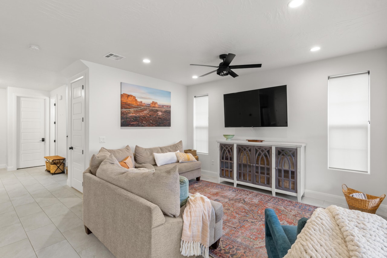 2388 E Cascada Way Washington, UT 84780 home for sale, MLS#25-266878 - Erika Rogers Photo 4