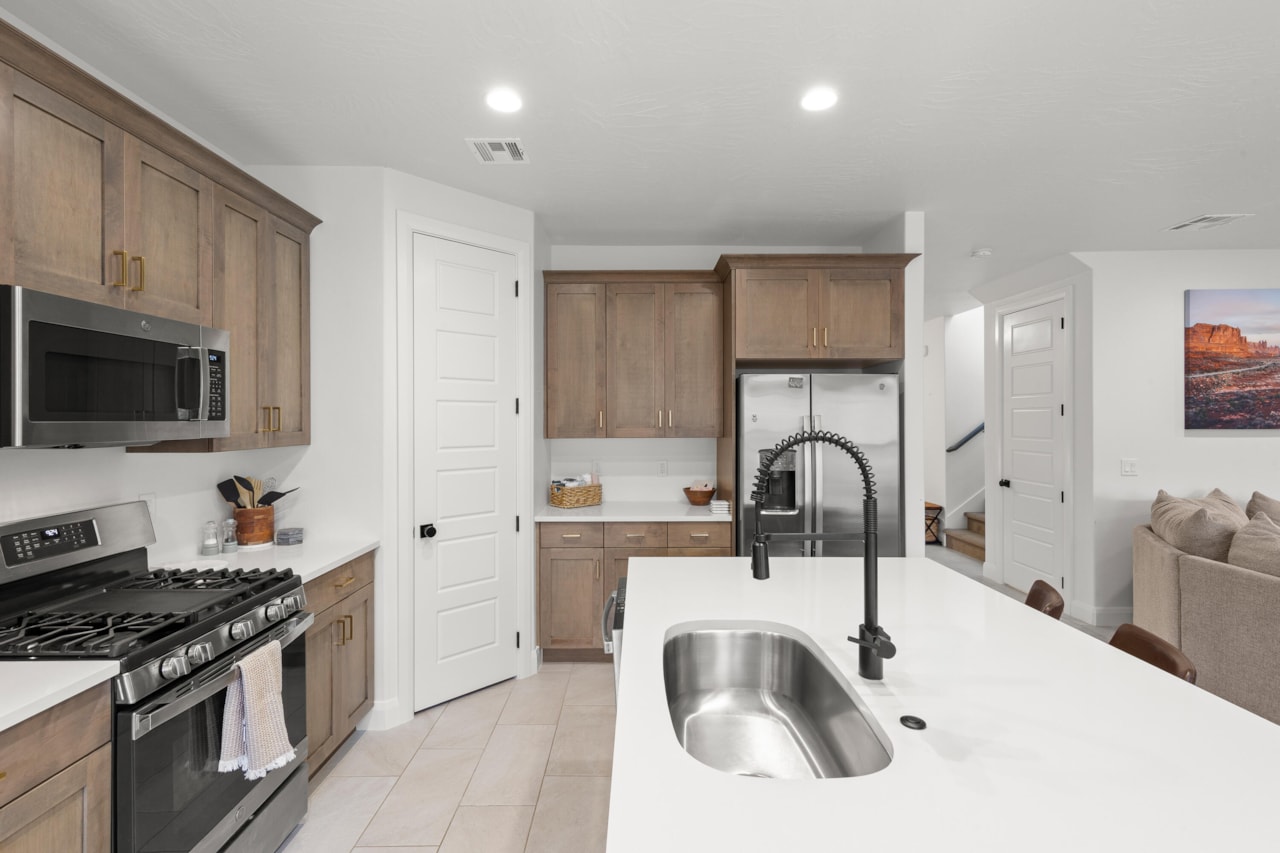 2388 E Cascada Way Washington, UT 84780 home for sale, MLS#25-266878 - Erika Rogers Photo 7