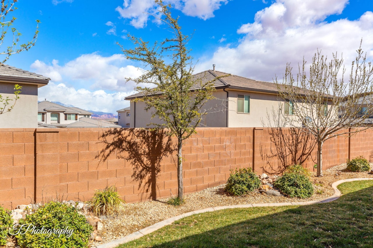 3313 E Maple Mountain St George, UT 84790 home for sale, MLS#25-259569 - Erika Rogers Photo 32