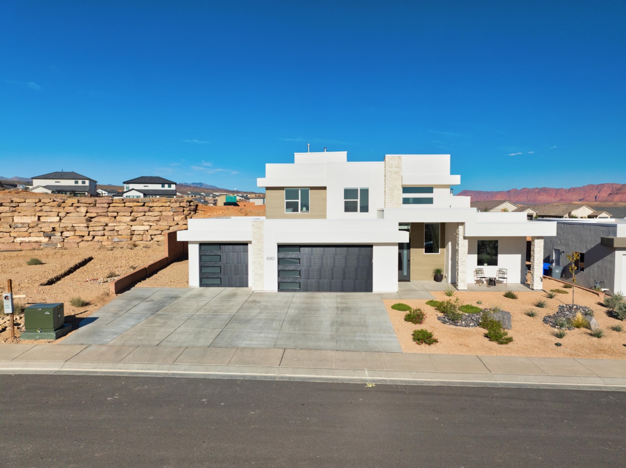 690 S Alcantara CIR St George, UT 84770 home for sale, MLS#25-266438 - Erika Rogers Photo 2