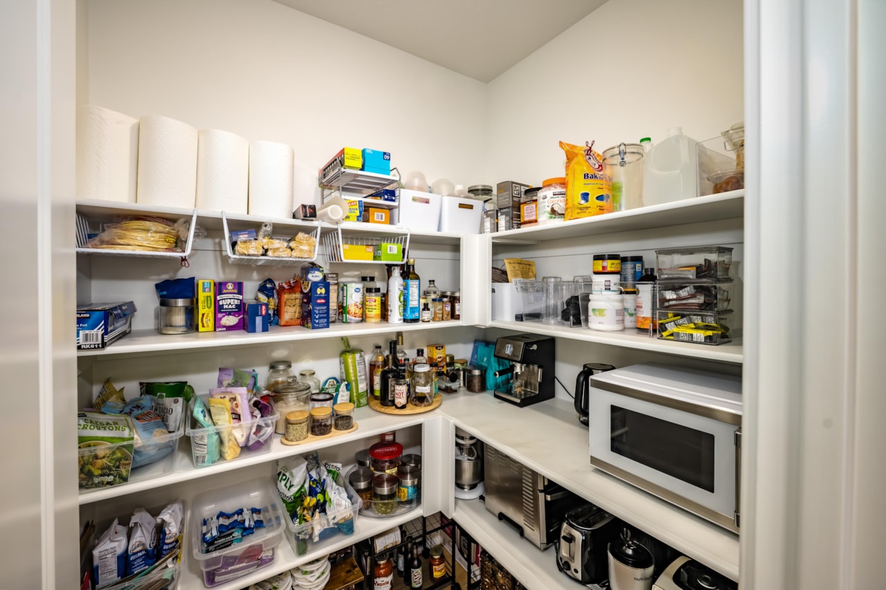 690 S Alcantara CIR St George, UT 84770 home for sale, MLS#25-266438 - Erika Rogers Photo 10