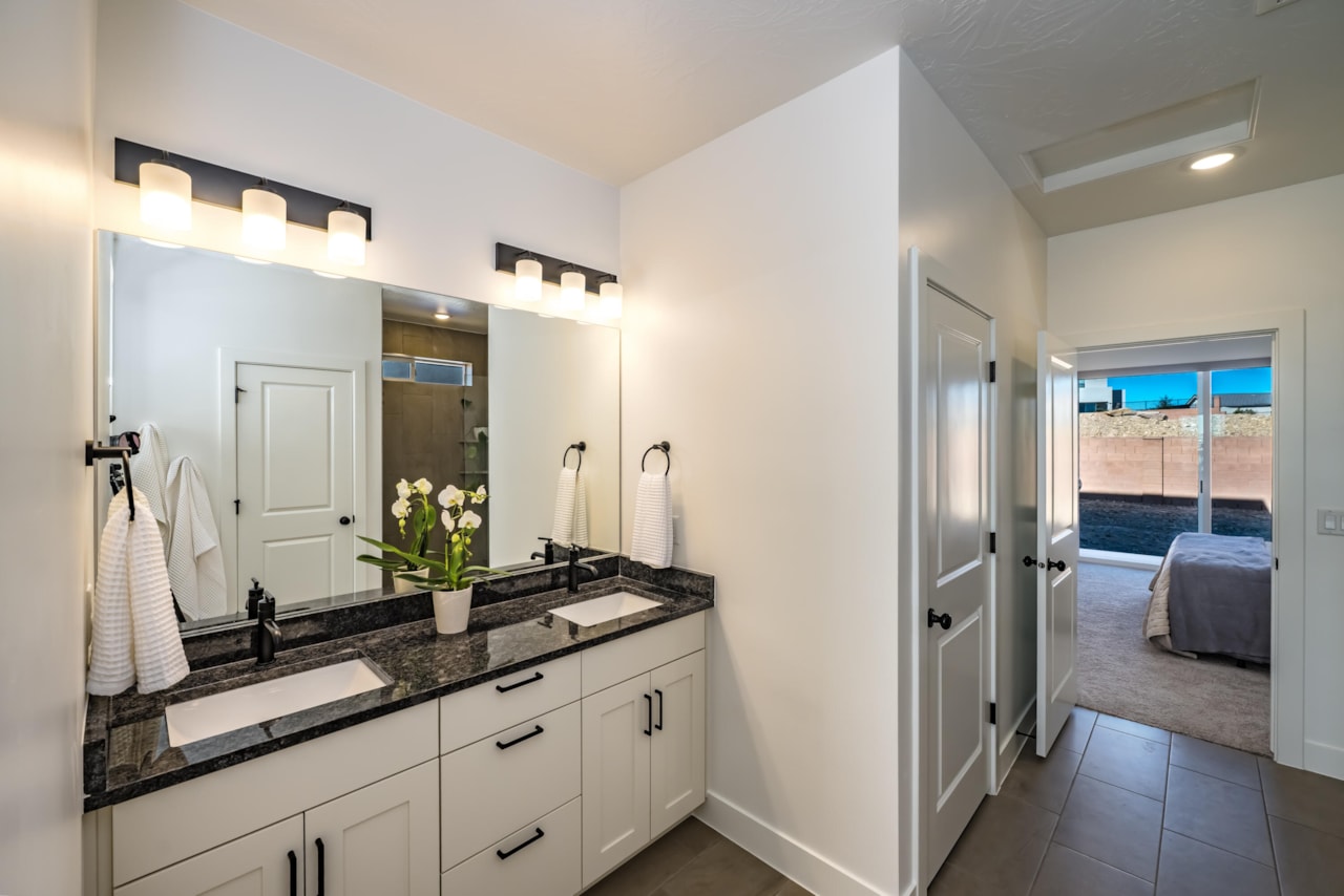 690 S Alcantara CIR St George, UT 84770 home for sale, MLS#25-266438 - Erika Rogers Photo 15