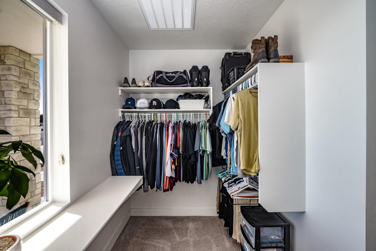 690 S Alcantara CIR St George, UT 84770 home for sale, MLS#25-266438 - Erika Rogers Photo 16