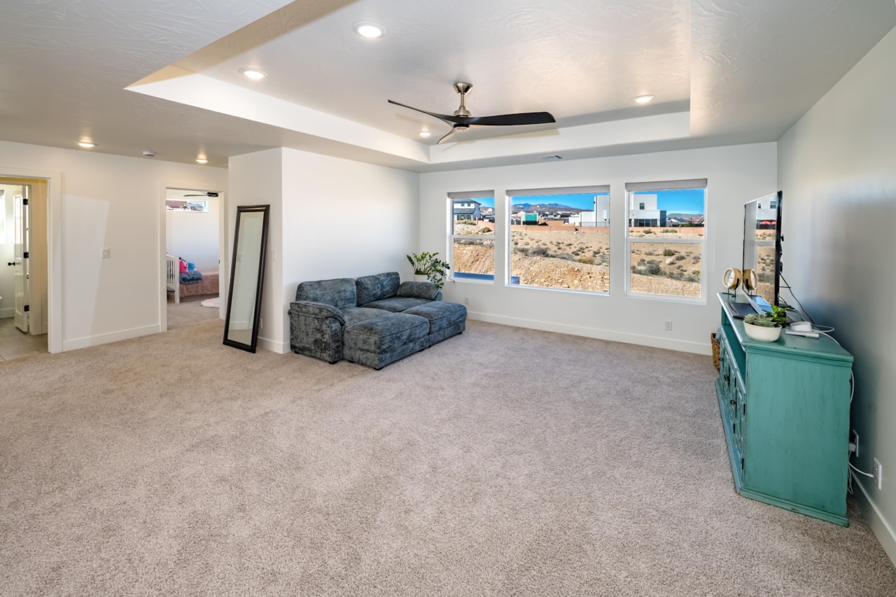 690 S Alcantara CIR St George, UT 84770 home for sale, MLS#25-266438 - Erika Rogers Photo 19