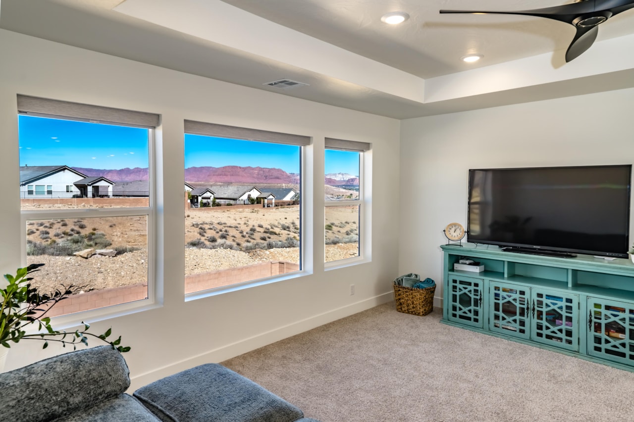 690 S Alcantara CIR St George, UT 84770 home for sale, MLS#25-266438 - Erika Rogers Photo 20