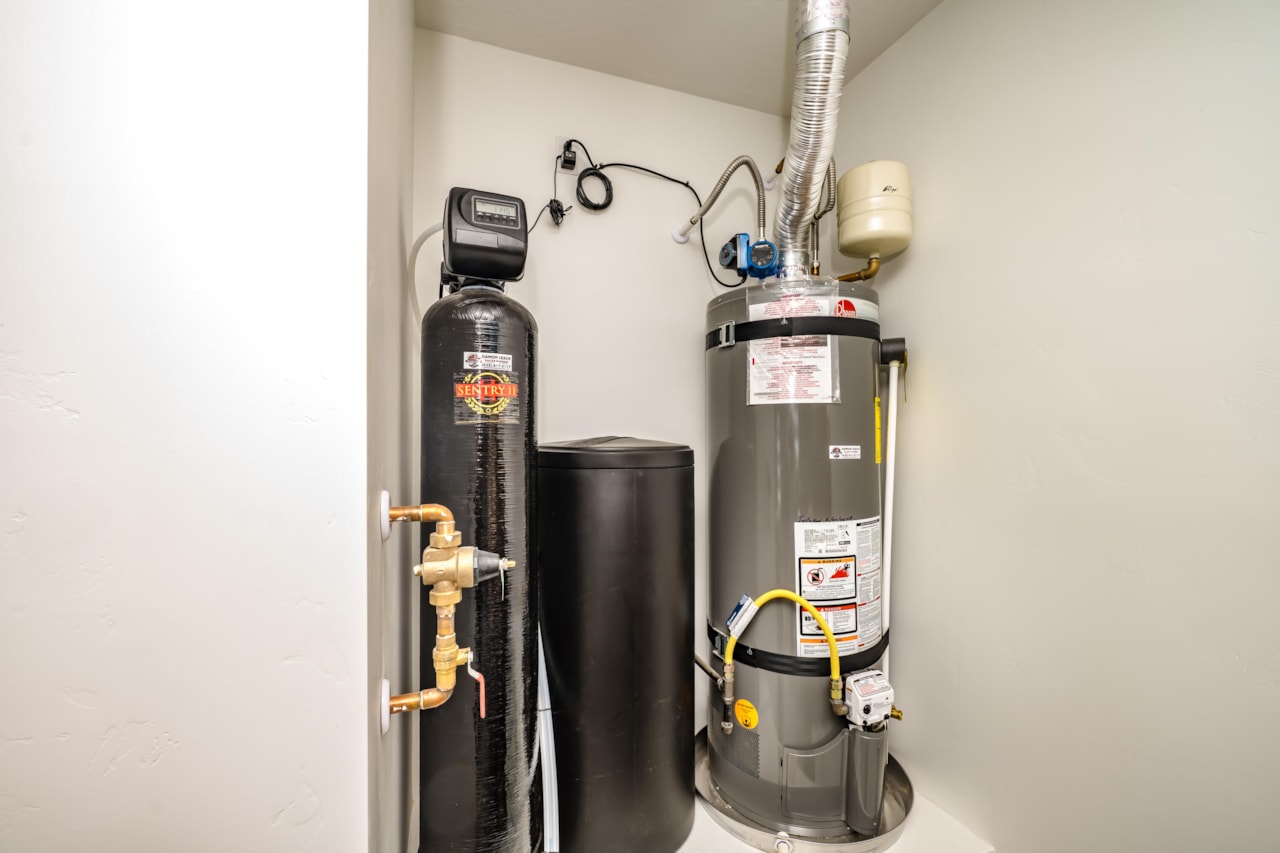 690 S Alcantara CIR St George, UT 84770 home for sale, MLS#25-266438 - Erika Rogers Photo 31