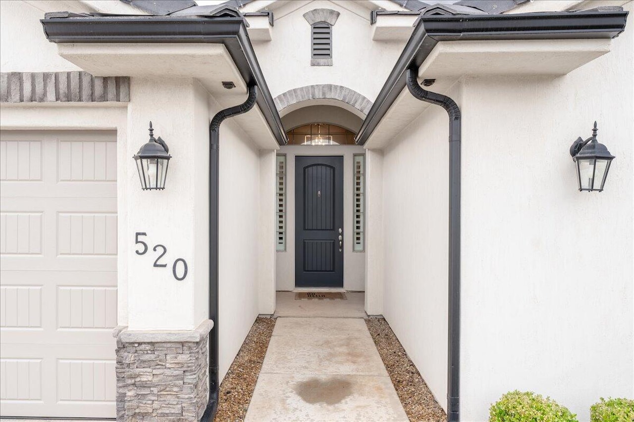 520 S Mirage DR Washington, UT 84780 home for sale, MLS#25-266881 - Erika Rogers Photo 2