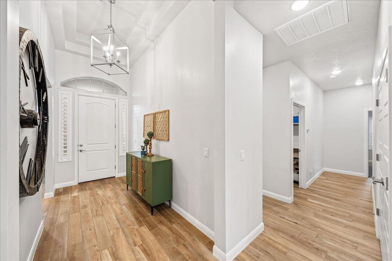 520 S Mirage DR Washington, UT 84780 home for sale, MLS#25-266881 - Erika Rogers Photo 5