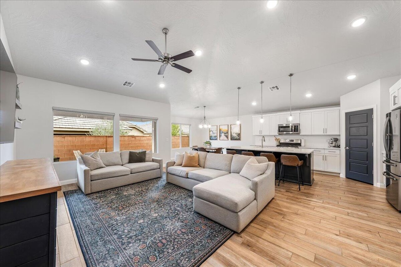 520 S Mirage DR Washington, UT 84780 home for sale, MLS#25-266881 - Erika Rogers Photo 6