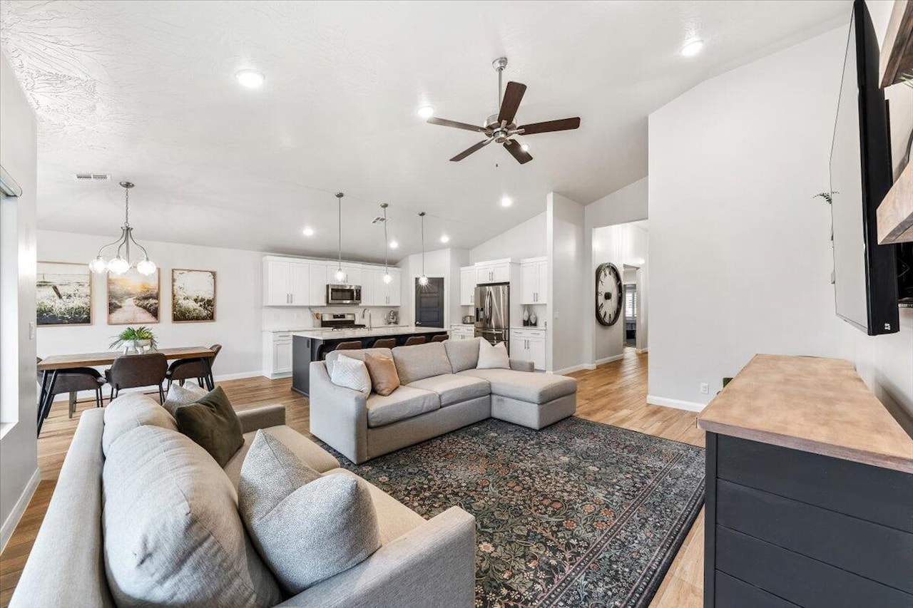 520 S Mirage DR Washington, UT 84780 home for sale, MLS#25-266881 - Erika Rogers Photo 7