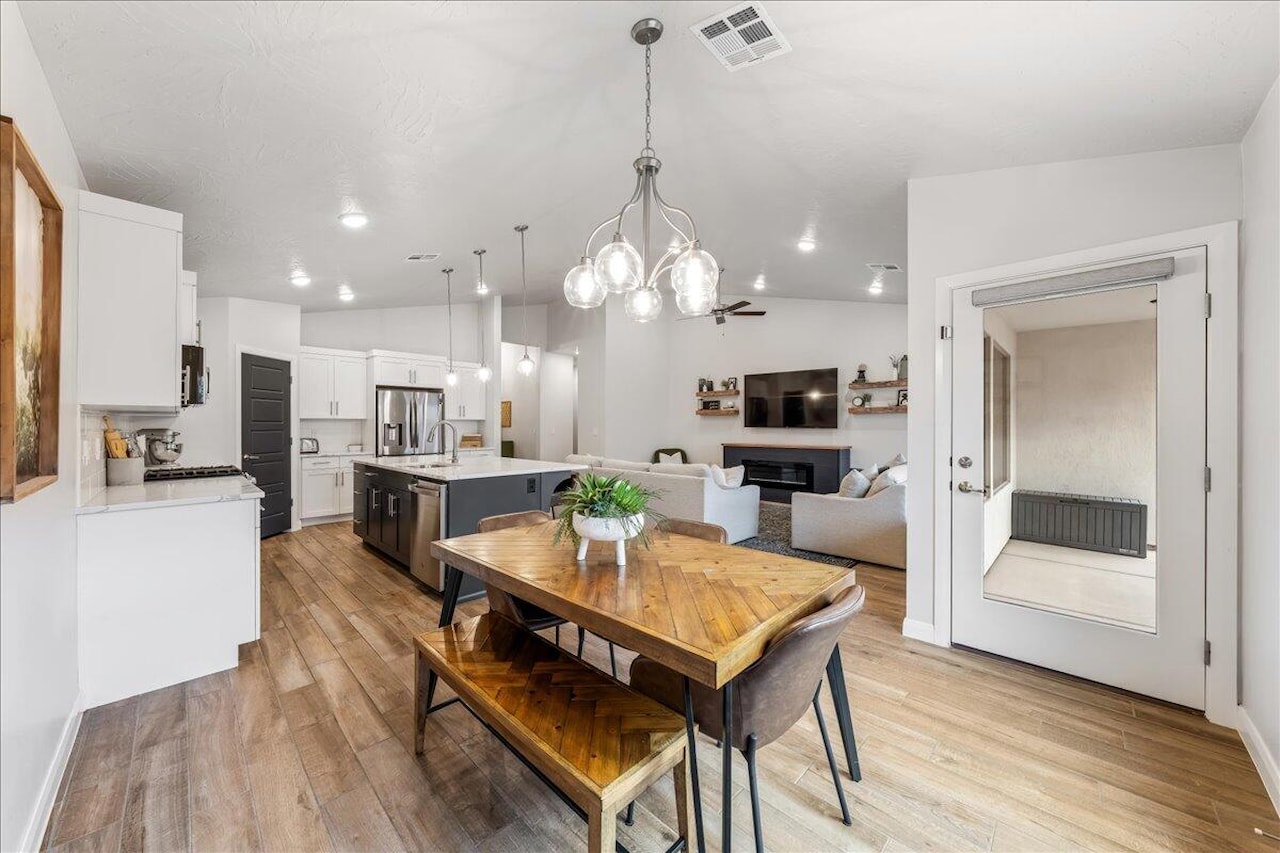 520 S Mirage DR Washington, UT 84780 home for sale, MLS#25-266881 - Erika Rogers Photo 10