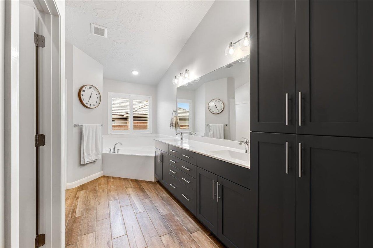 520 S Mirage DR Washington, UT 84780 home for sale, MLS#25-266881 - Erika Rogers Photo 14