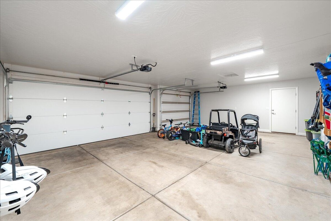 520 S Mirage DR Washington, UT 84780 home for sale, MLS#25-266881 - Erika Rogers Photo 24