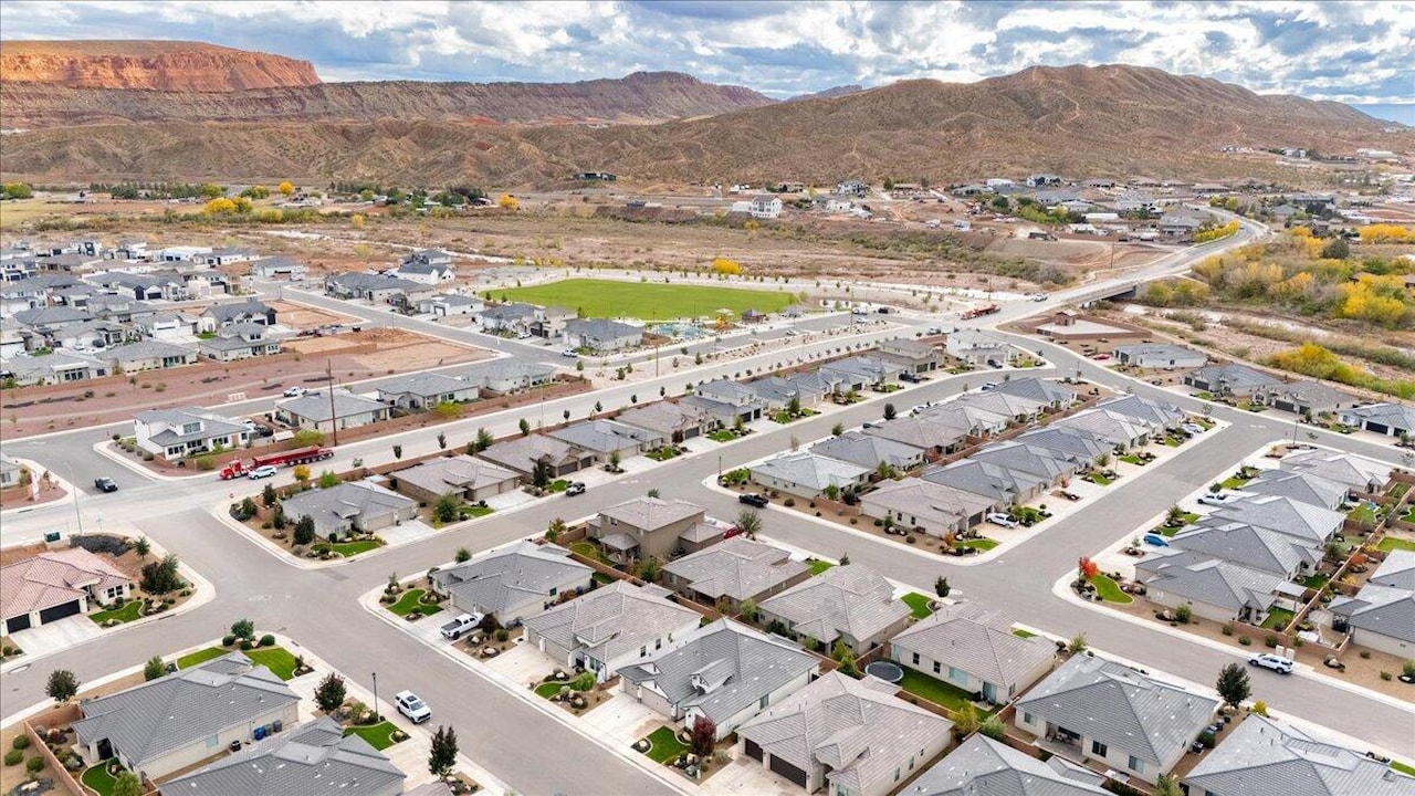 520 S Mirage DR Washington, UT 84780 home for sale, MLS#25-266881 - Erika Rogers Photo 32