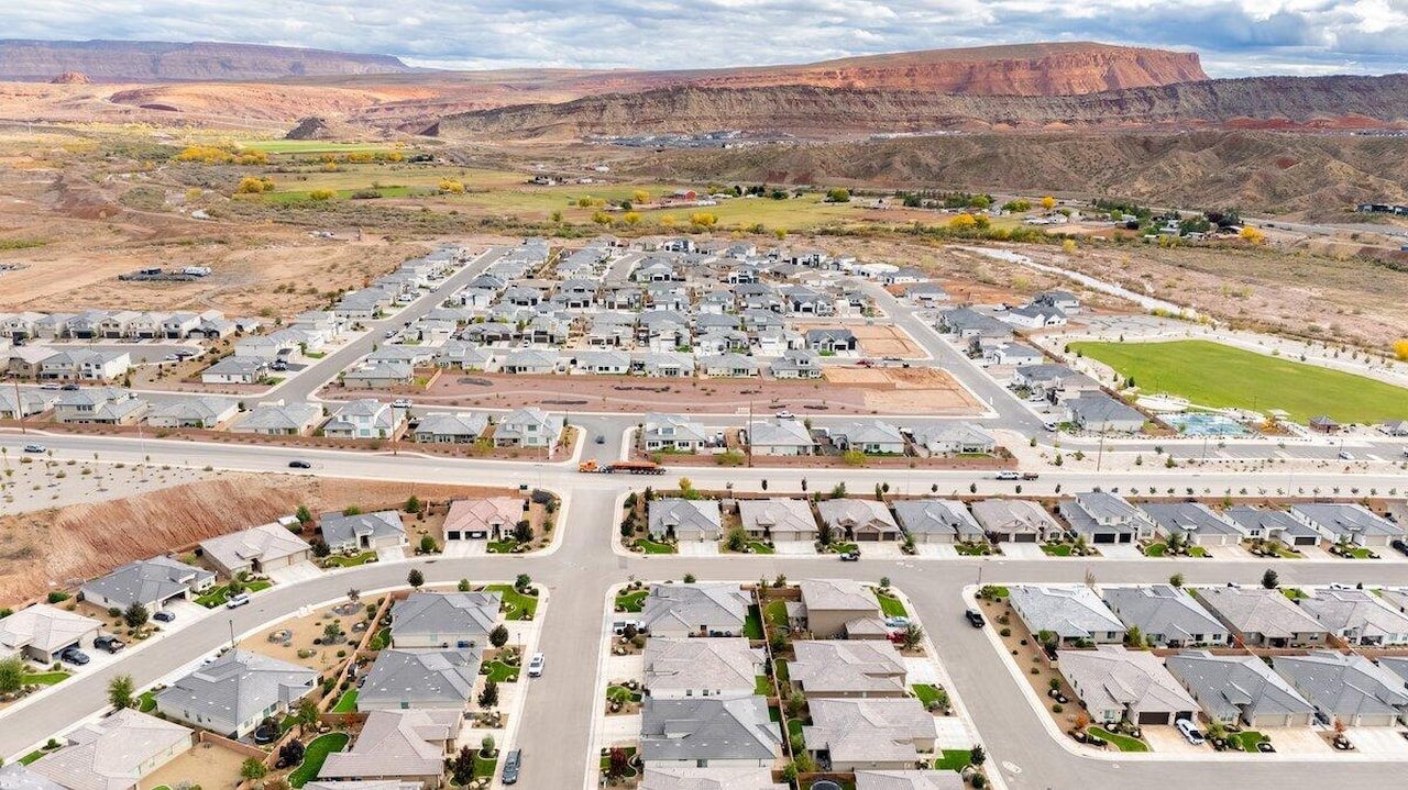 520 S Mirage DR Washington, UT 84780 home for sale, MLS#25-266881 - Erika Rogers Photo 34