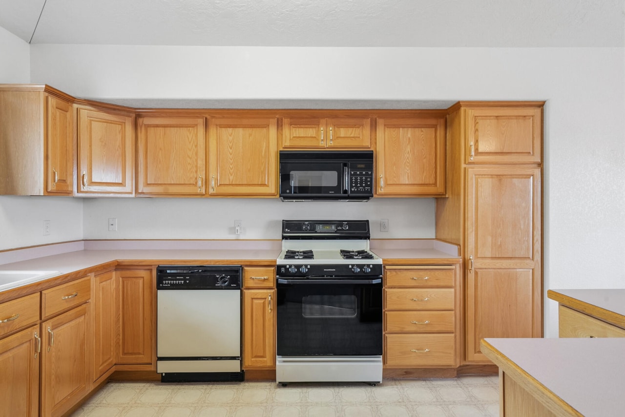 2360 S Hampton RD St George, UT 84770 home for sale, MLS#25-266879 - Erika Rogers Photo 11