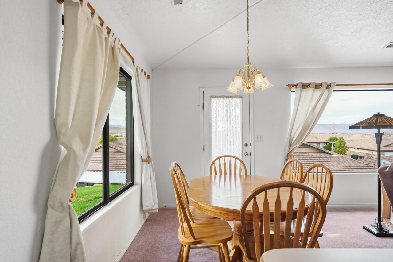 2360 S Hampton RD St George, UT 84770 home for sale, MLS#25-266879 - Erika Rogers Photo 14