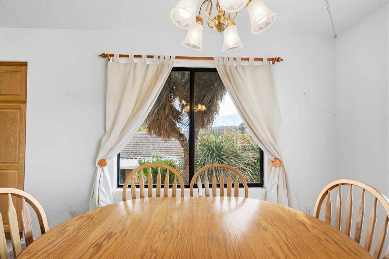 2360 S Hampton RD St George, UT 84770 home for sale, MLS#25-266879 - Erika Rogers Photo 16