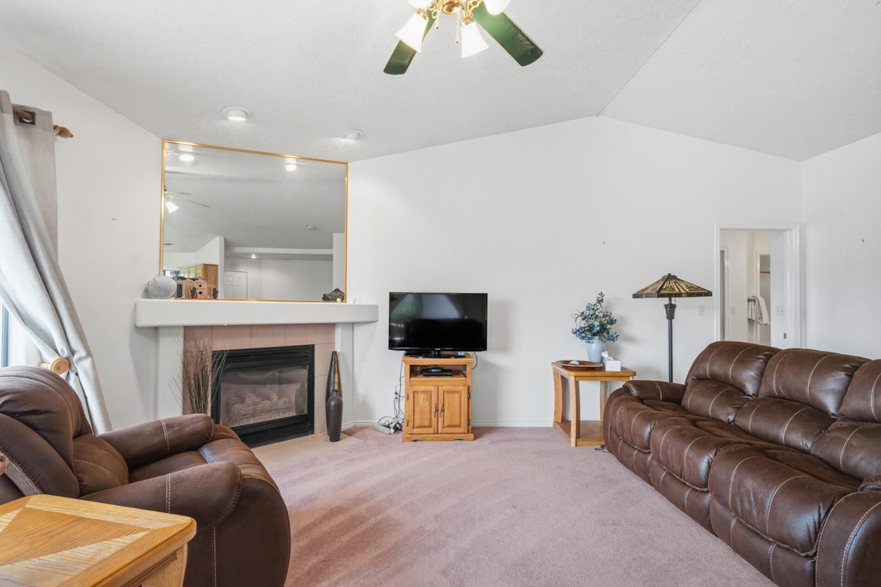 2360 S Hampton RD St George, UT 84770 home for sale, MLS#25-266879 - Erika Rogers Photo 17