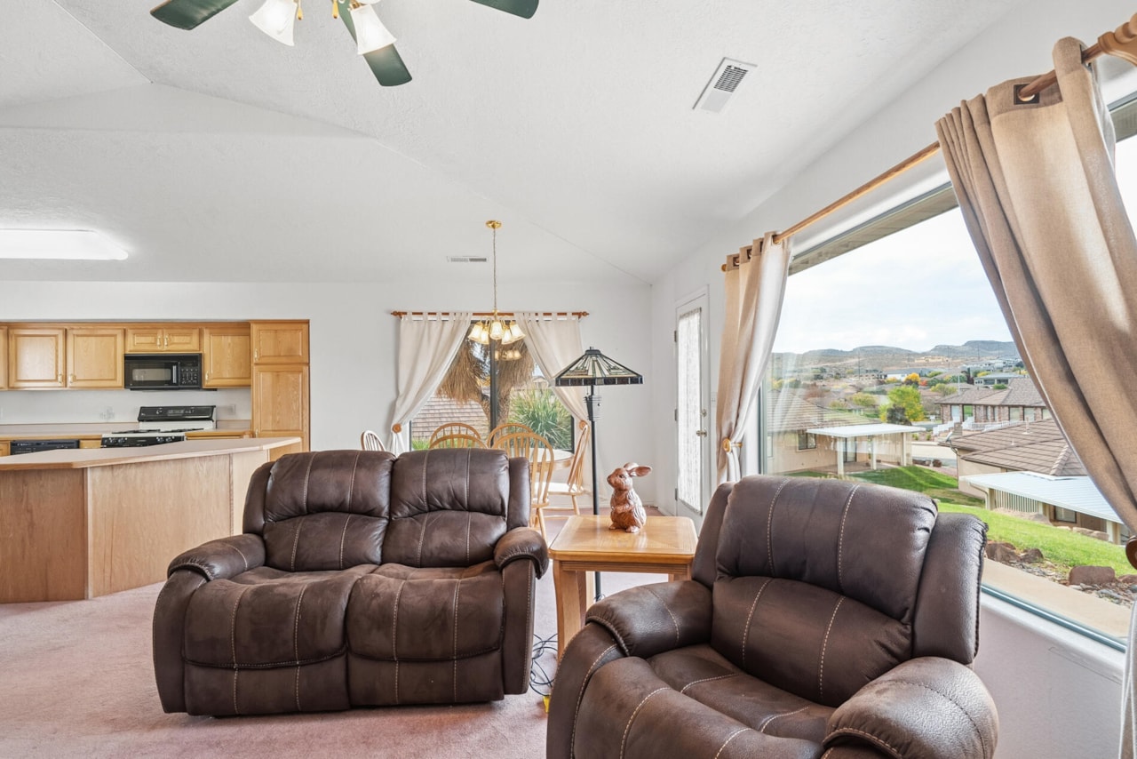 2360 S Hampton RD St George, UT 84770 home for sale, MLS#25-266879 - Erika Rogers Photo 23