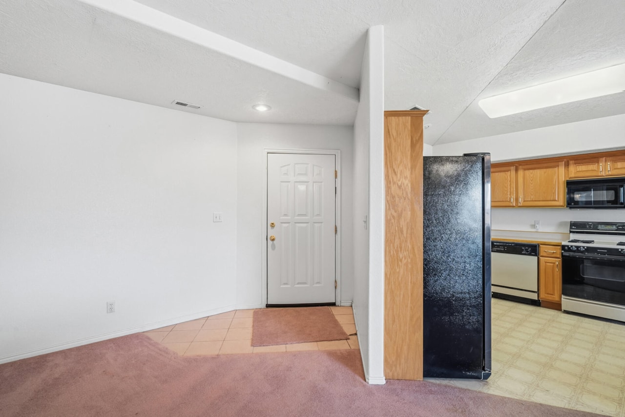 2360 S Hampton RD St George, UT 84770 home for sale, MLS#25-266879 - Erika Rogers Photo 24