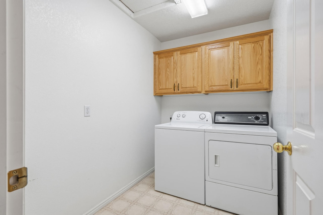 2360 S Hampton RD St George, UT 84770 home for sale, MLS#25-266879 - Erika Rogers Photo 25