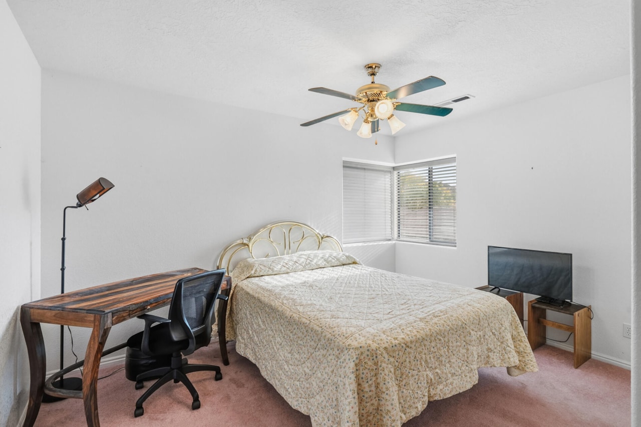 2360 S Hampton RD St George, UT 84770 home for sale, MLS#25-266879 - Erika Rogers Photo 26