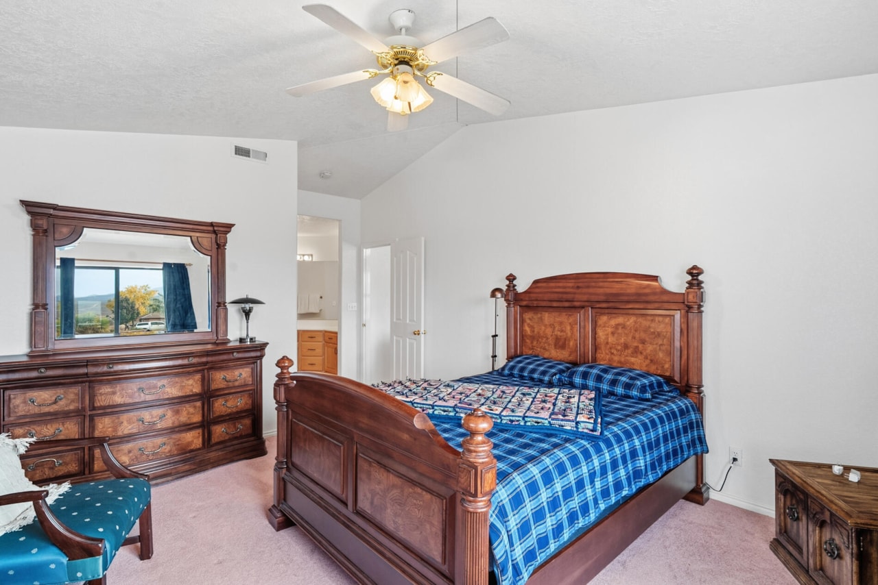 2360 S Hampton RD St George, UT 84770 home for sale, MLS#25-266879 - Erika Rogers Photo 37