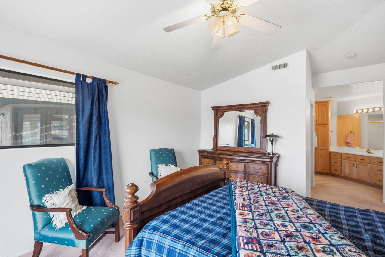 2360 S Hampton RD St George, UT 84770 home for sale, MLS#25-266879 - Erika Rogers Photo 38