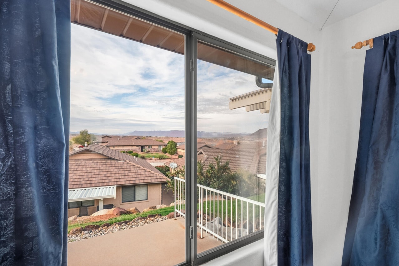 2360 S Hampton RD St George, UT 84770 home for sale, MLS#25-266879 - Erika Rogers Photo 39