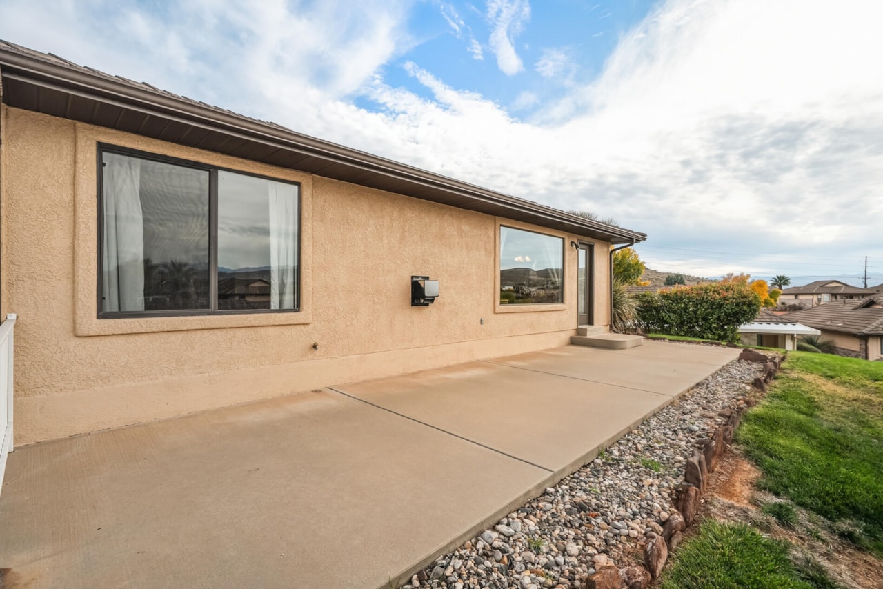 2360 S Hampton RD St George, UT 84770 home for sale, MLS#25-266879 - Erika Rogers Photo 43