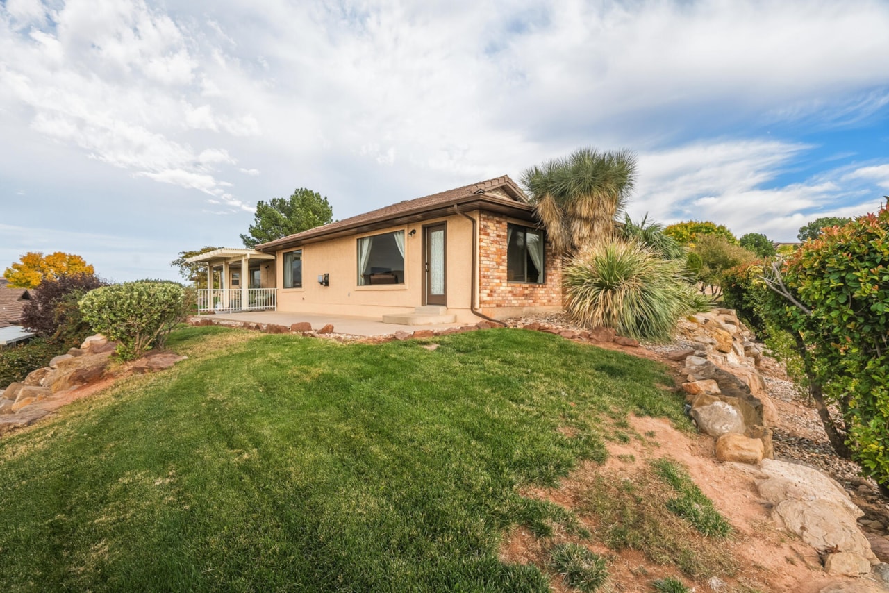 2360 S Hampton RD St George, UT 84770 home for sale, MLS#25-266879 - Erika Rogers Photo 44