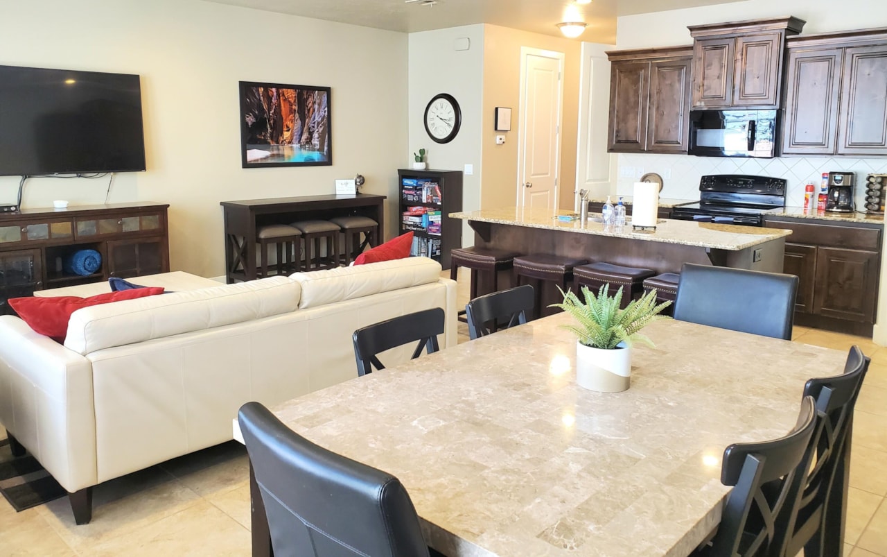 4205 E Torrey Pines DR Washington, UT 84780 home for sale, MLS#25-266886 - Erika Rogers Photo 5