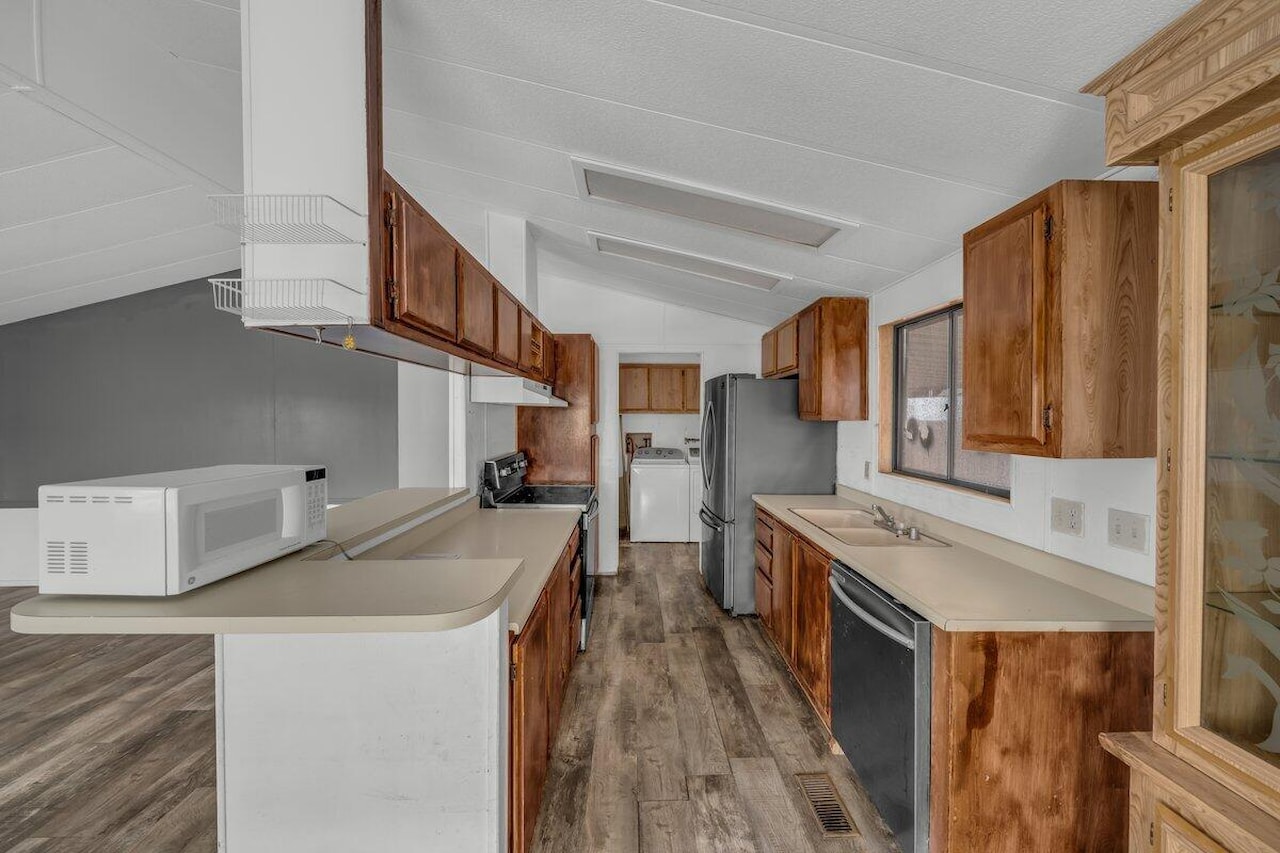 1450 N Dixie Downs RD #50 St George, UT 84770 home for sale, MLS#25-265605 - Erika Rogers Photo 6