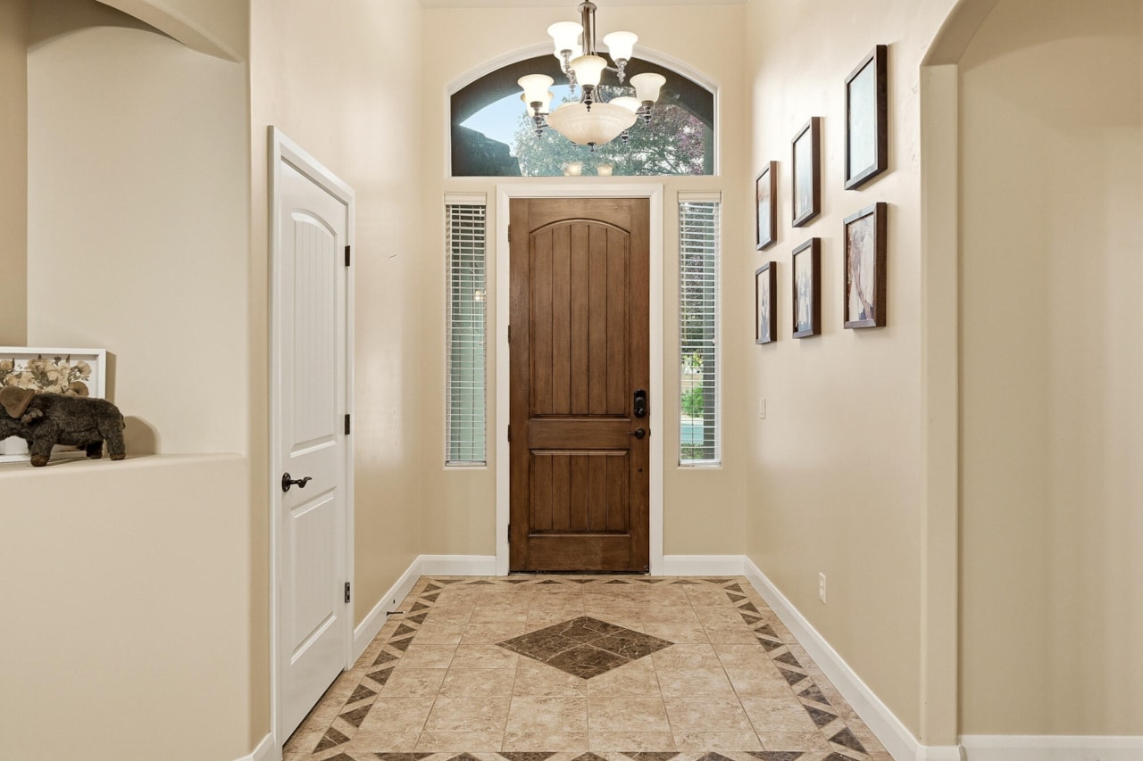 731 E Castle Stone DR Washington, UT 84780 home for sale, MLS#25-266897 - Erika Rogers Photo 5