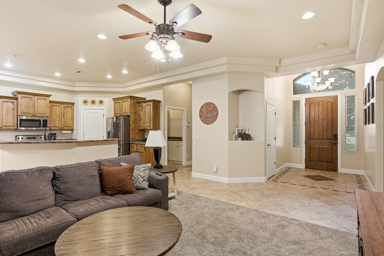 731 E Castle Stone DR Washington, UT 84780 home for sale, MLS#25-266897 - Erika Rogers Photo 6