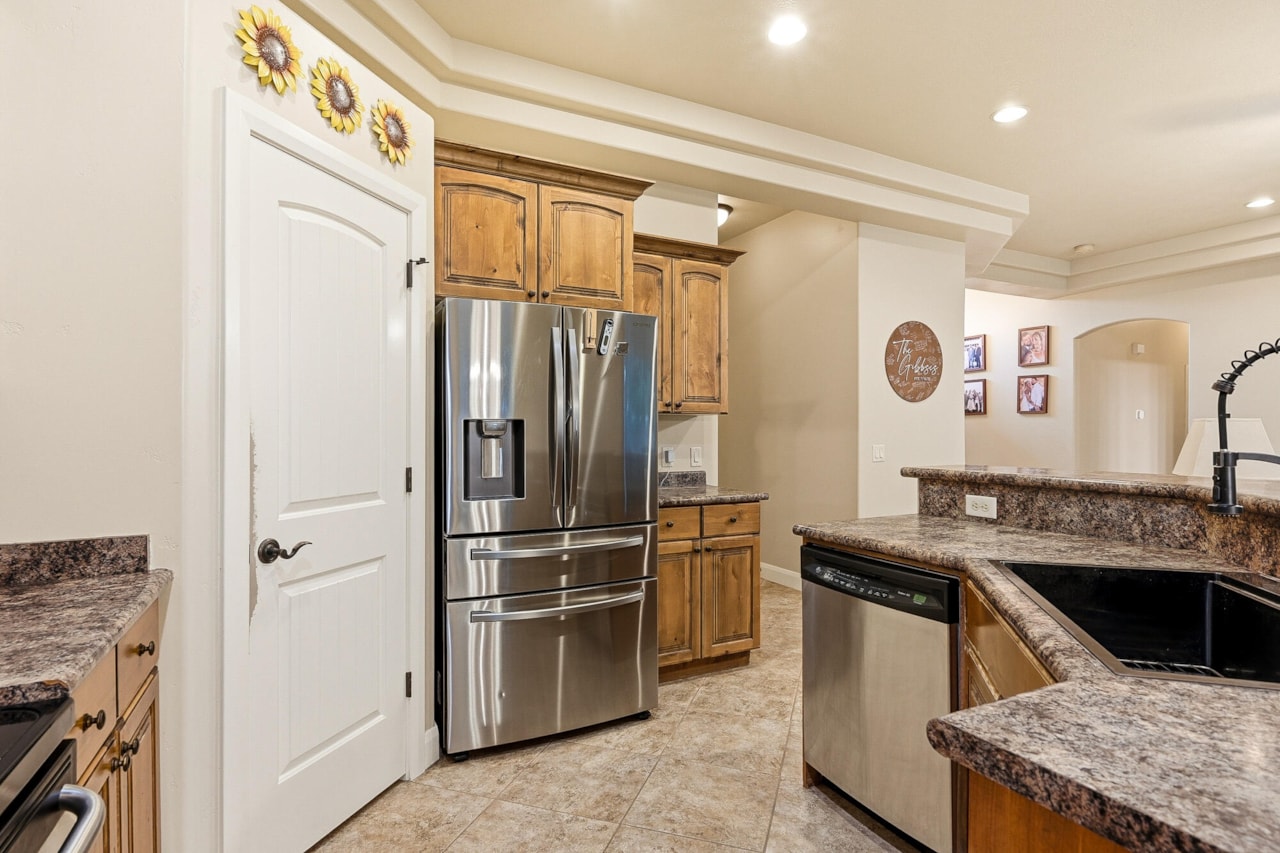 731 E Castle Stone DR Washington, UT 84780 home for sale, MLS#25-266897 - Erika Rogers Photo 15