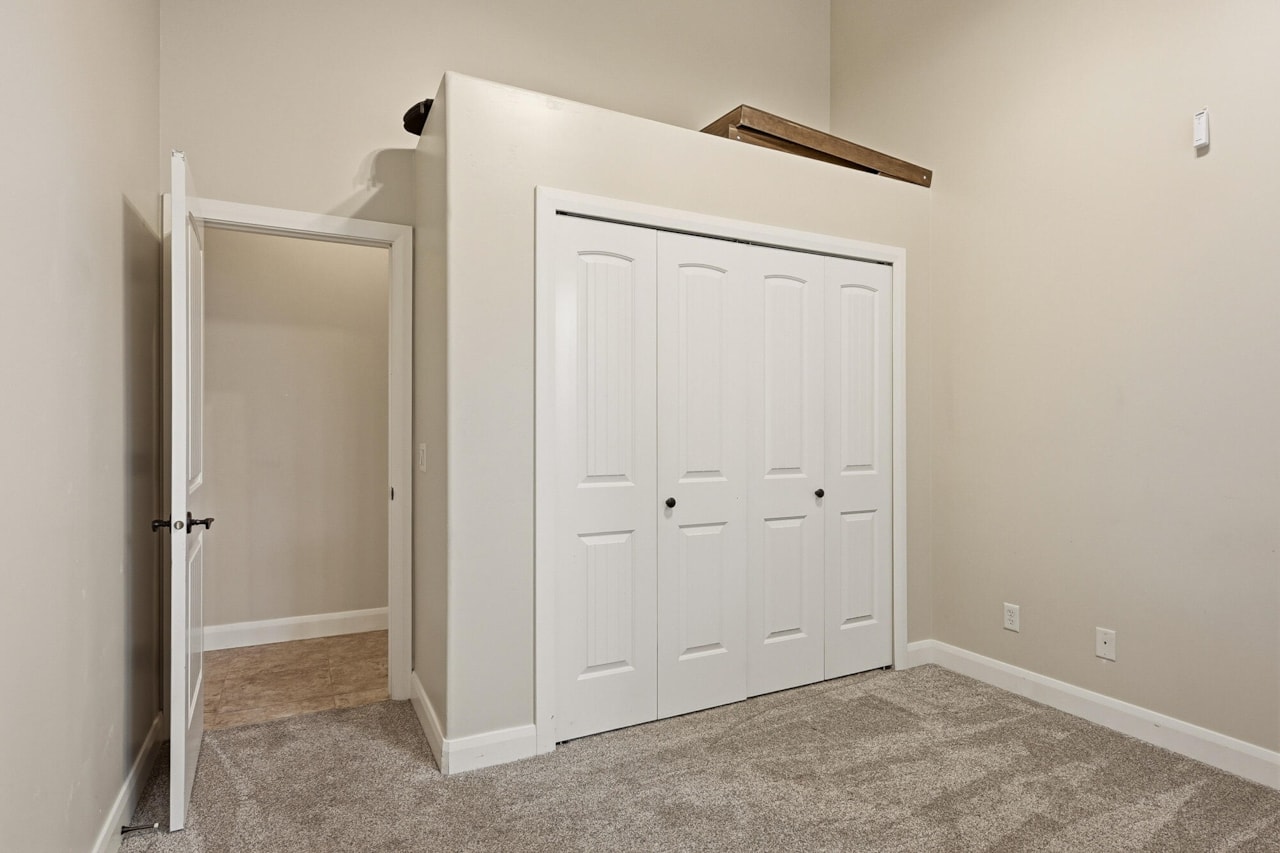 731 E Castle Stone DR Washington, UT 84780 home for sale, MLS#25-266897 - Erika Rogers Photo 24