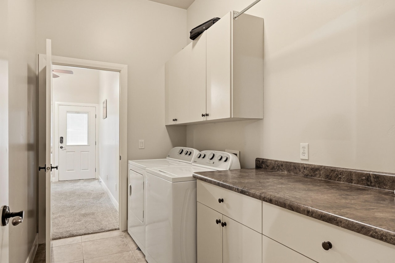 731 E Castle Stone DR Washington, UT 84780 home for sale, MLS#25-266897 - Erika Rogers Photo 28