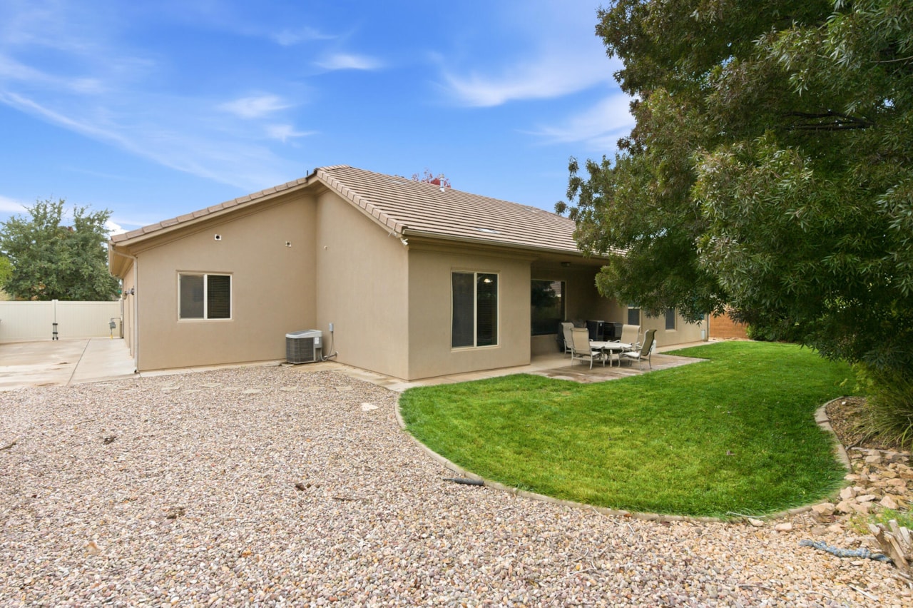 731 E Castle Stone DR Washington, UT 84780 home for sale, MLS#25-266897 - Erika Rogers Photo 37