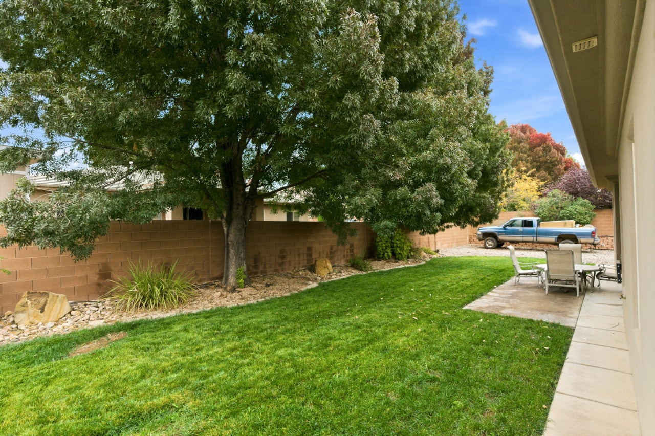 731 E Castle Stone DR Washington, UT 84780 home for sale, MLS#25-266897 - Erika Rogers Photo 40