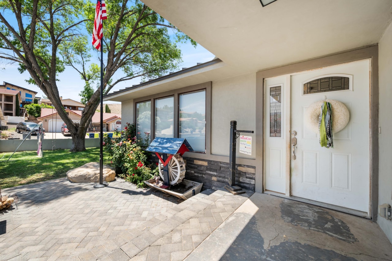 935 E Fort Pierce DR St George, UT 84790 home for sale, MLS#25-266899 - Erika Rogers Photo 2