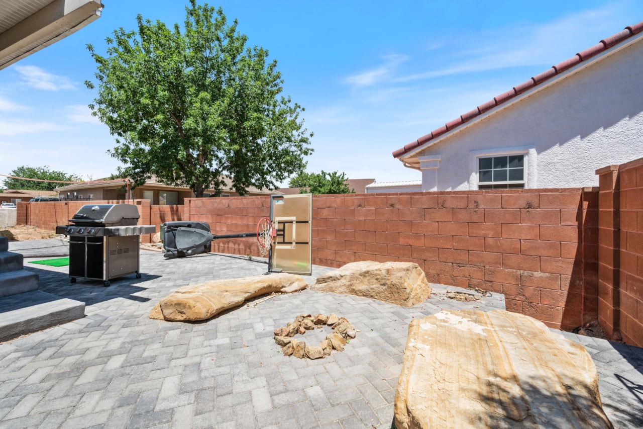 935 E Fort Pierce DR St George, UT 84790 home for sale, MLS#25-266899 - Erika Rogers Photo 33