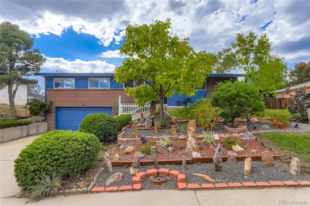 685 Daphne St Broomfield Heights Filing 2 & Rep NEW PRICE! Roomy and Charming 4 bedroom 3 bathroom mid-mod delight! Much of the original,... Broomfield Broomfield CO 80020 6856086 home for sale $590,000 6856086