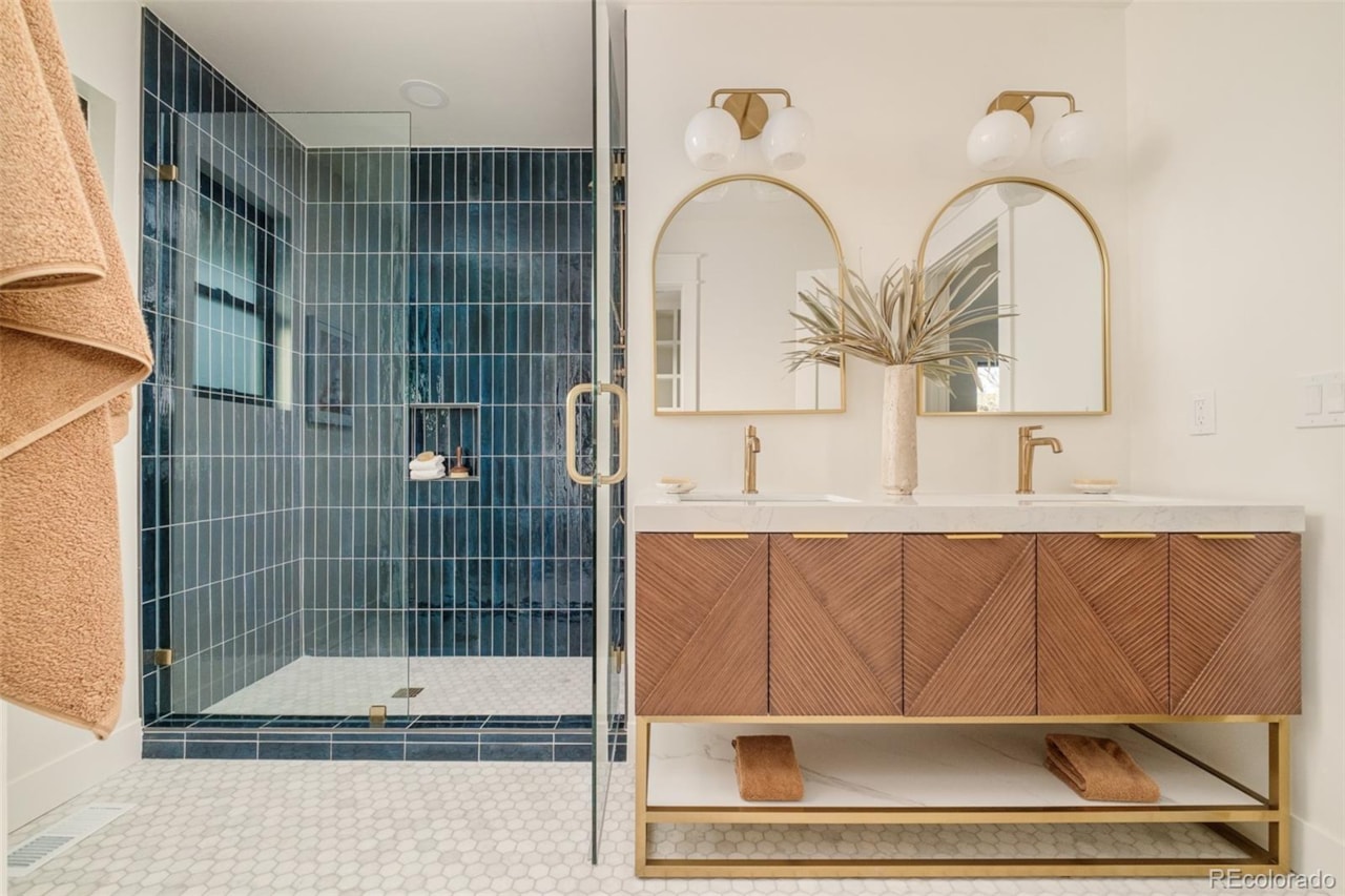 4000 S Dahlia St Cherry Hills North This stunning design-forward Neroli Renovations 5-bed, 4-bath home on .44 acre in Cherry Hills... Cherry Hills Village Arapahoe CO 80113 3042887 home for sale $2,637,000 3042887 Photo 18