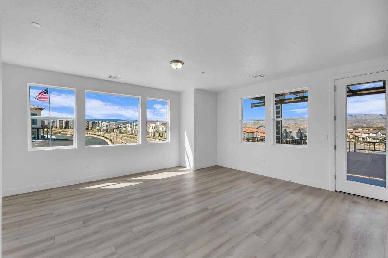 5599 S Carnelian Parkway #207 St George, UT 84790 condo for sale, MLS#25-266905 - Erika Rogers Photo 8